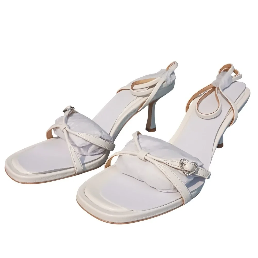 NIB Badgley Mischka Brynna White Leather‎ Heart Buckle Ankle Strap Sandals 9.5